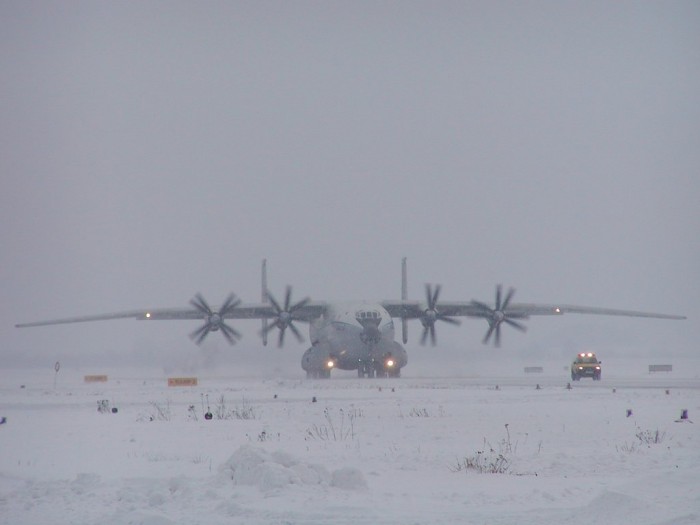 an22a-ur-09307-antonov-design-bureau-adb-ostrava-osr-lkmt[1].jpg