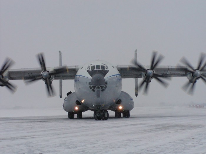 an22a-ur-09307-antonov-design-bureau-adb-ostrava-osr-lkmt[3].jpg